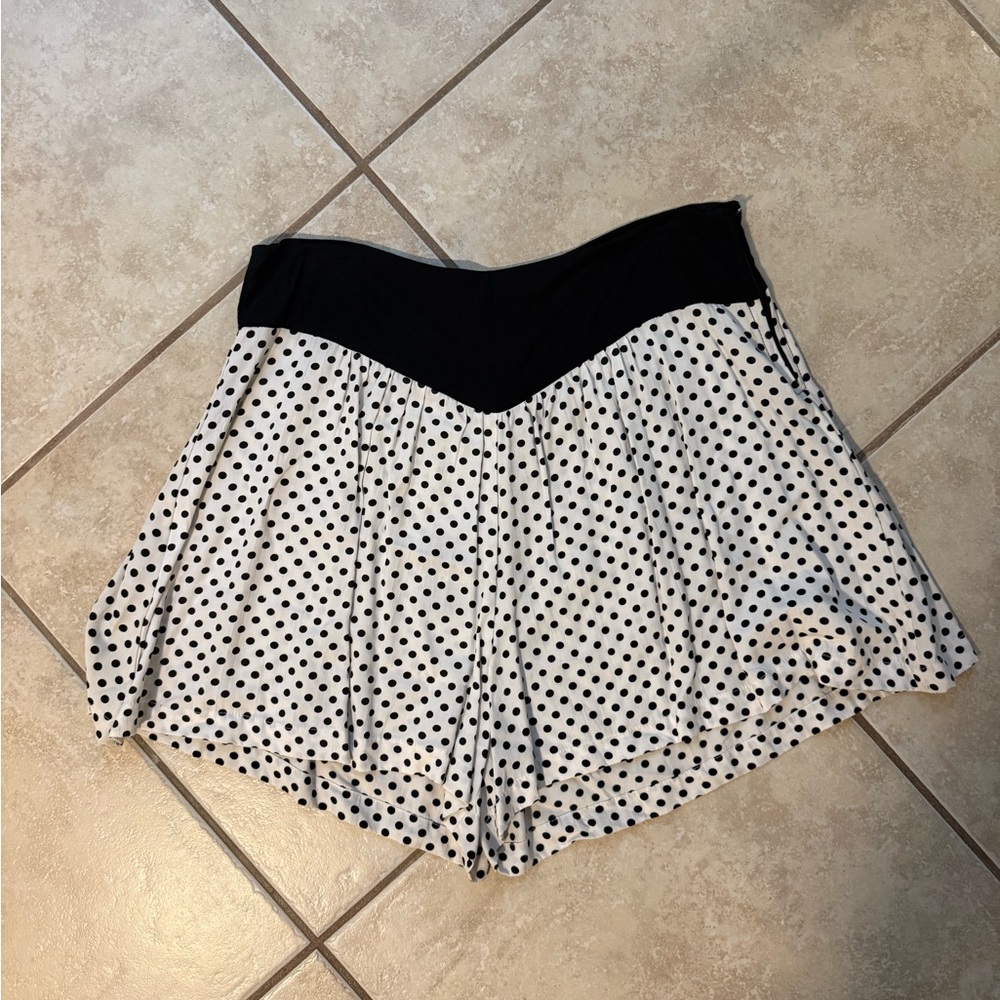 Chic Black and White Polka Dot Women's Skorts
